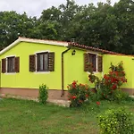 Kuca Za Odmor Tri Sunca Hébergement de vacances Pula